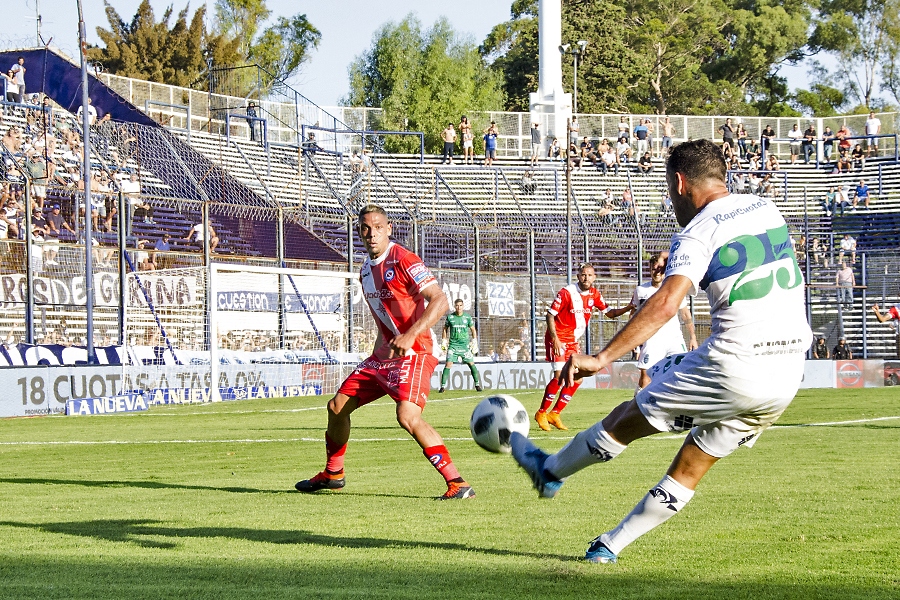 EL LOBO DOMINA EL HISTORIAL